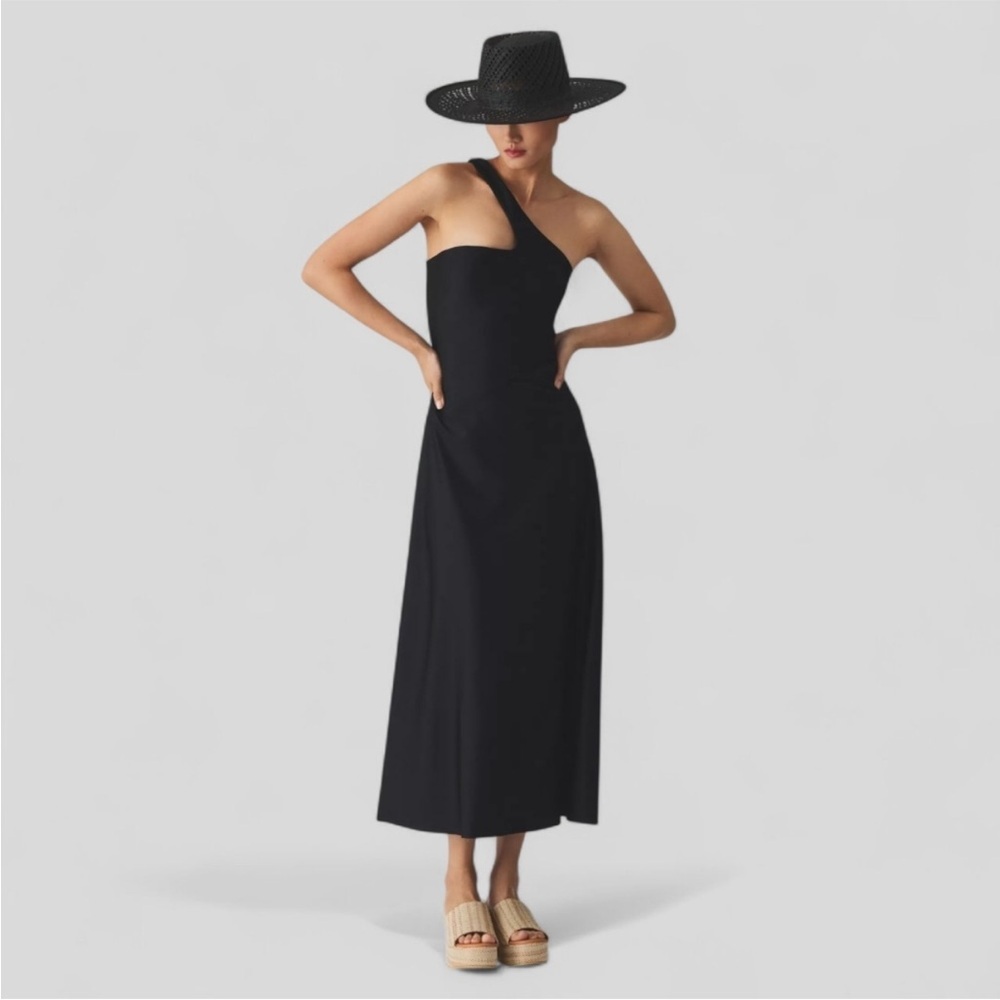 Delfi Collective Elegant Black One-Shoulder Dress